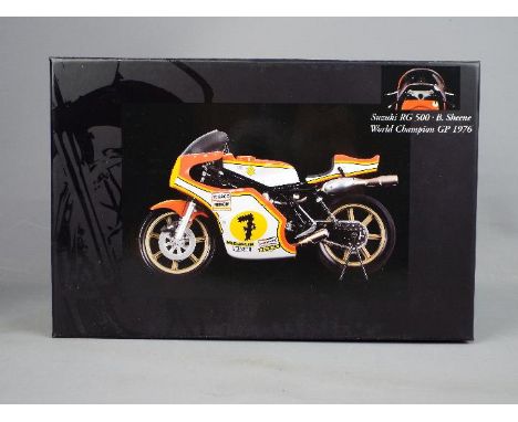 Minichamps Classic Bike series - a 1:12 scale diecast model Suzuki RG 500 as ridden by Barry Sheene, World Champion GP 1976 i