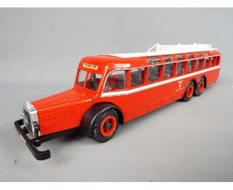 Conrad - A boxed 1:43 scale and Limited Edition Mercedes Benz Typ 010000 1938 Postal Bus. The model is no.959 of a Limited Ed