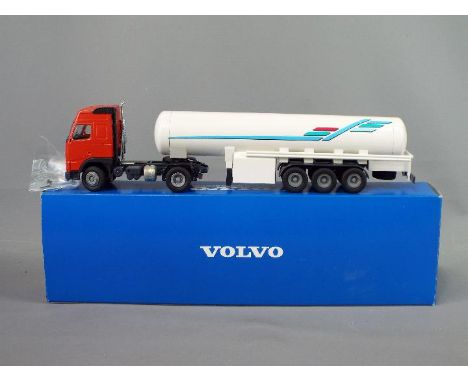 Conrad - A boxed #280964 1:50 scale diecast Volvo FH16 Globetrotter 4x2 tanker by Conrad. The model appears to be in Mint con