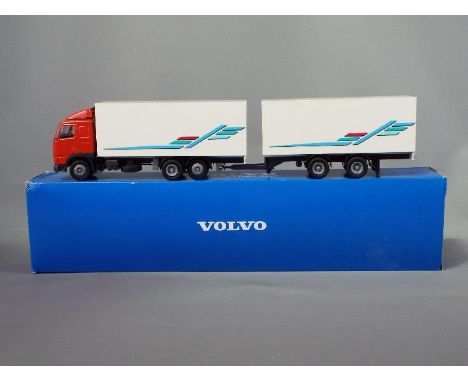 Conrad - A boxed #280965 1:50 scale diecast Volvo FH12 6x2, 2 axle trailer by Conrad. The model appears to be in Mint conditi