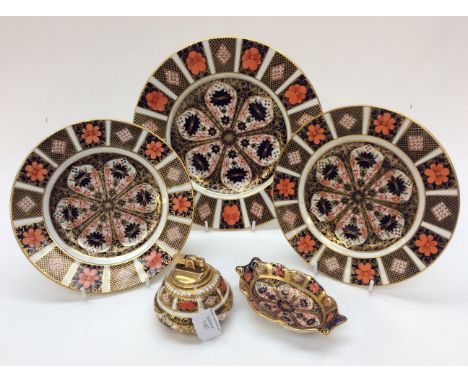 Royal Crown Derby Imari 1128 pattern dinner plate, two breakfast plates, oval trinket dish and restored cigarette lighter, al