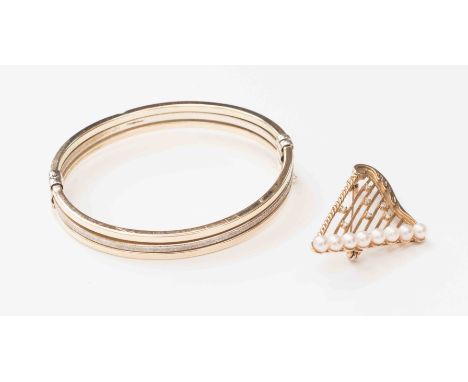 An Italian two colour gold bracelet, approx weight 10g, stamped '375', together with a nine carat gold harp brooch set pearls