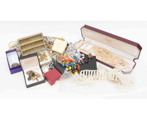 A bag of costume jewellery including coral, seed pearls, jade, faceted glass, faux pearls etc