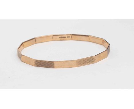 A 9ct gold faceted, engine turned pattern, slave bangle, internal diameter approx 7.5cm, approx weight 18g