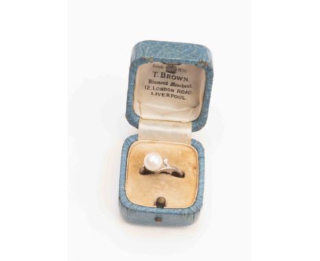 14ct marked white gold Mikimotto approx 8.5mm cultured pearl, dress ring, approx 4g, size M