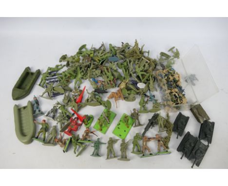 Airfix - Britains - Others - A battalion of loose plastic soldiers in various scales. Lot includes Britains Deetail US Infant