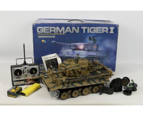 Heng Long - A boxed 1:16 scale German Tiger I radio controlled battle tank. The tank in brown camouflage comes with controlle