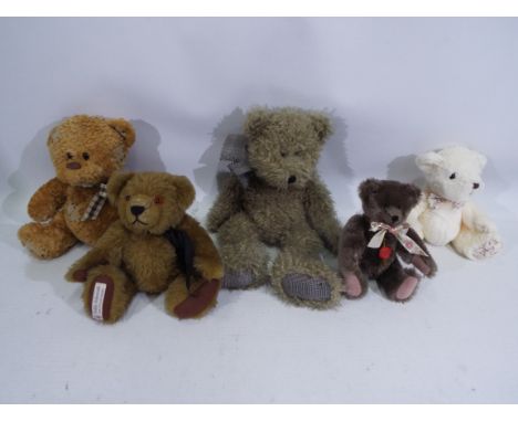 Hermann, Teddy Edwards, Boyds and others - 5 bears. A jointed Hermann bear with stitched nose. Comes with stitched on label a