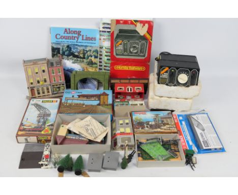 Hornby - Faller - Other  - A vintage part boxed Hornby 900 Power Control Unit, OO gauge ephemera with a group of OO / HO gaug