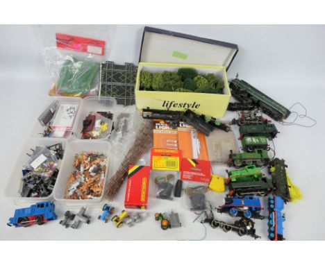 Preiser - Hornby - Others - A quantity of unboxed OO gauge locomotives parts and bodies with a quantity of OO gauge scenic ac