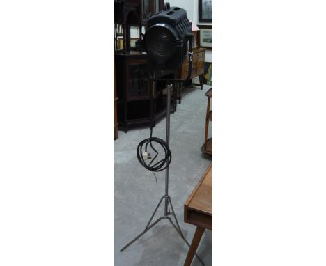 A stage lamp on tripod 