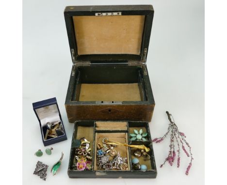 Jewellery box containing a silver gilt &amp; enamel brooch stamped Sterling Norway H., silver &amp; jade type earring, a cut 