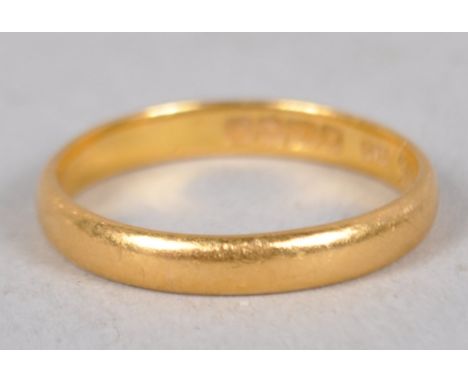 A gold 3mm "D" shaped wedding ring, hallmarked, Birmingham 1927, size Q, 3.45 grams