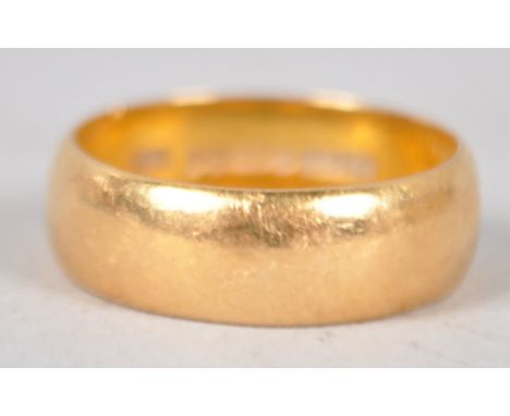 A yellow metal 6.0mm D shape wedding ring. Hallmarked 22ct gold, Birmingham, 1960. Size: L 4.2 grams