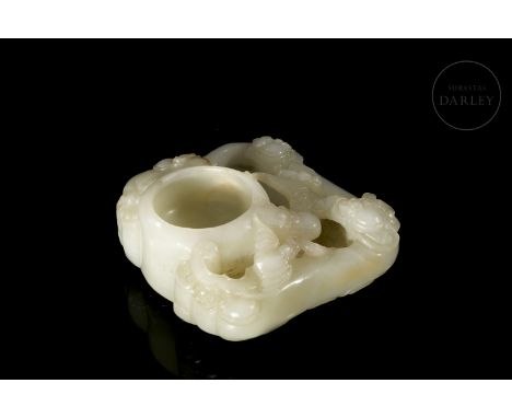A light-coloured jade vessel with slight amber flecks. It is circular, similar to a bowl, and is set on a quadrangular base w
