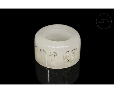 Archer's ring (板指) of white jade carved with light reddish flecks. With a slightly rounded upper rim, it shows as decoration 