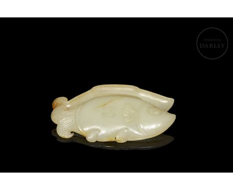 Small jade box of light tone with reddish-golden spots. It is carved in two pieces that form the body of a fish. Both have an