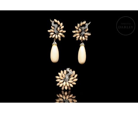 18kt white gold set of earrings and matching ring, with coral teardrops, angel skin and white gold and diamonds ornaments. Le
