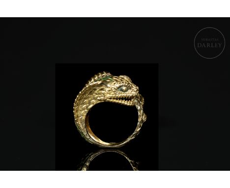 Special cobra-shaped ring in 18kt yellow gold. On the back, it is decorated with green and red enamel (snake's back).Inner ri