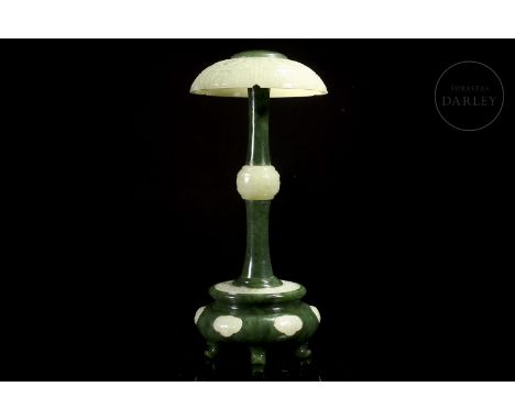 Hetian white jade and spinach-green jade hat-holder. It has a circular base and a rounded base, subtly reminiscent of the mor