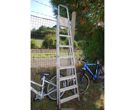 A 8 rung aluminium step ladder.