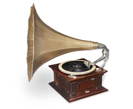 A Gramophone &amp; Typewriter Ltd Senior Monarch horn Gramophone, English,  circa 1907,with G &amp; T trade transfer,  12-inc