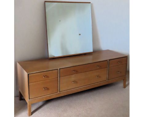 Stag 20th century light oak mirror backed dressing table. Approx. 106 x 149 x 45cms

reasonable used condition with minor scu