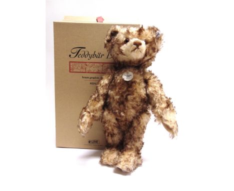 A STEIFF COLLECTOR'S TEDDY BEAR, 'TEDDY BEAR 1926'  brown tipped, limited edition 2432/5000, with certificate of authenticity