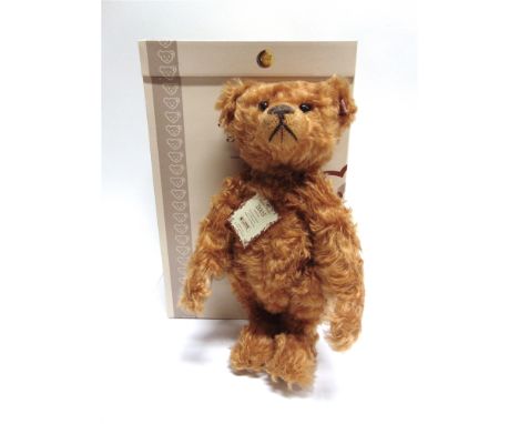 A STEIFF COLLECTOR'S TEDDY BEAR, 'BRITISH COLLECTOR'S TEDDY BEAR 2005'  golden-apricot, limited edition 1663/4000, with certi