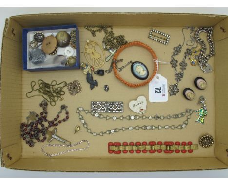 Vintage and Later Costume Jewellery, including necklaces, bracelets, pendants, bangle etc. 