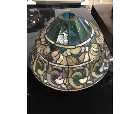 1 TIFFANY STYLE LAMP SHADE