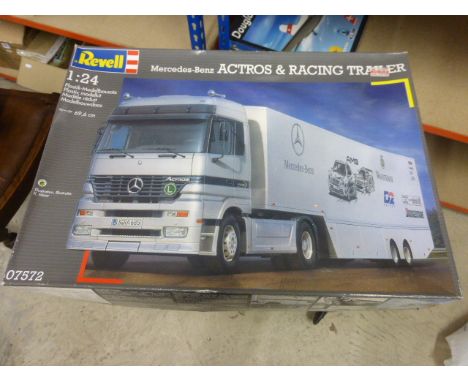 Boxed Revell 1:24 scale plastic model kit 07572 Mercedes Benz Actros & Racing Trailer     