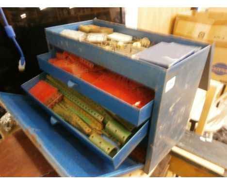 Tin trunk of vintage Meccano 