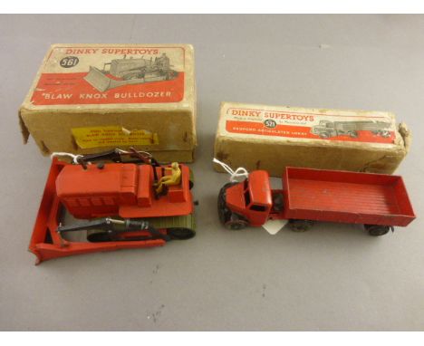 Two boxed Dinky Supertoys to include 561 Blaw Knox Bulldozer (with treads) and 521 Bedford Articulated Lorry both in red with