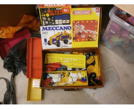 Suitcase of vintage Metal Meccano in White, Yellow & Blue plus related magazines in mixed condition