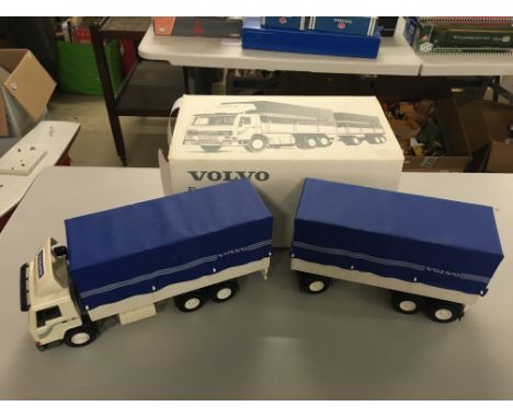 Boxed Emek - Muovi Finland diecast 1:25 scale commercial vehicle Volvo FL 10 