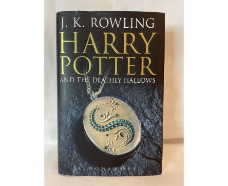 BOOKS - HARRY POTTER - J K ROWLING - THE DEATHLY HALLOWS FIRST EDITION
Harry Potter and the Deathly Hallows by J K Rowling. F