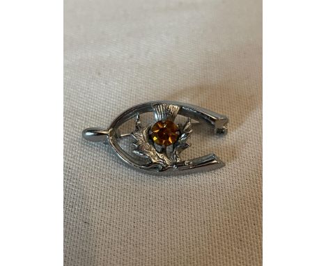 &nbsp;COSTUME JEWELLERY - VINTAGE SCOTTISH WISHBONE AND THISTLE BROOCH
A small Scottish Brooch with glass stone. 3cm. Good co