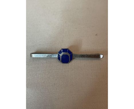 &nbsp;ART DECO - JEWELLERY - GENTS ENAMEL TIE CLIP
An attractive Gents Art Deco Tie Clip. Chrome plated with blue enamel geom