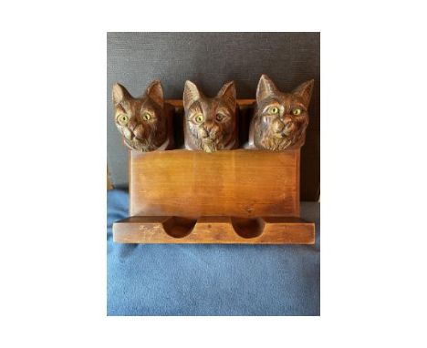 19th CENTURY BLACK FOREST CARVED CAT PIPE RACK
A superb late 19th century carved Black Forest Pipe Rack. 3 well executed carv