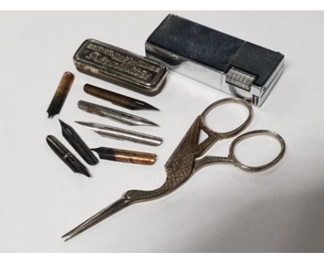 SMALL TIN CONTAINING VINTAGE PEN NIBS, GERMAN STORK EMBROIDERY SCISSORS AND KING LIGHTER
