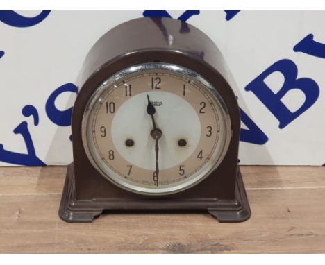 A VINTAGE MAHOGANY EFFECT SMITH'S MANTLE CLOCK