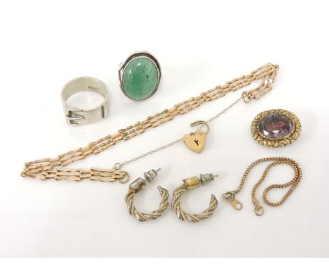 An oval cabochon aventurine ring, marked silver, a silver buckle, a pale amethyst brooch, 4.0g, a 9ct cased gold three row ga