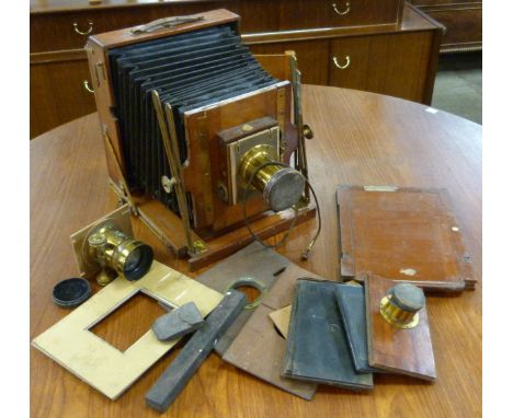 A Sanderson's Universal Swing Front Camera (the 'early regular field' model from 1899-1901), made and sold by G. Houghton and