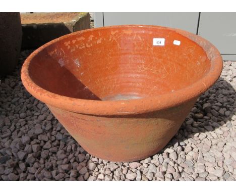 Round terracotta planter 