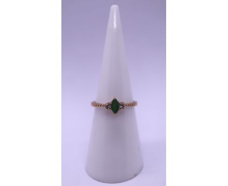 9ct gold diamond and emerald ring - Size L 