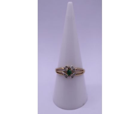 9ct gold diamond and emerald set ring - Size P 