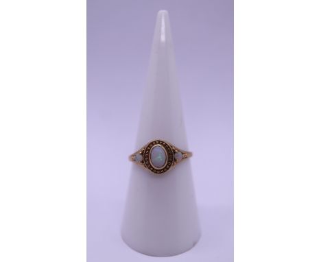9ct gold opal set ring - Size N 