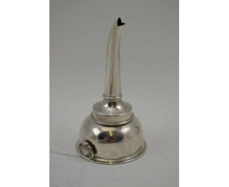 HARRISON BROTHERS & HOWSON LTD A GEORGIAN DESIGN SILVER WINE FUNNEL, having detachable bowl with scallop side hook, Birmingha