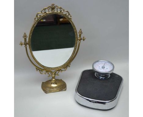 A DECORATIVE BRASS FRAMED DRESSING TABLE MIRROR, oval plate, 34cm x 26cm, set in a swinging frame on platform base, together 